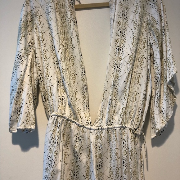 Deep V front and back snake print romper - Picture 5 of 6